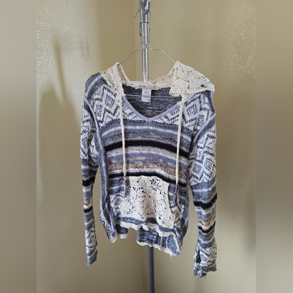 American Rag Long Sleeve Pull Over Sweater With Pockets and Hood - Picture 1 of 3